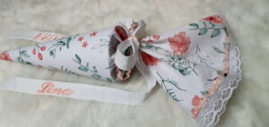 Schultüte mit Blumen