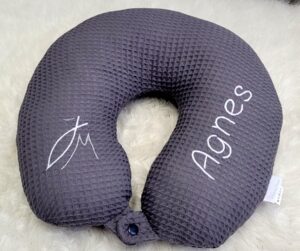 Reisekissen personalisiert mit Druckknopf