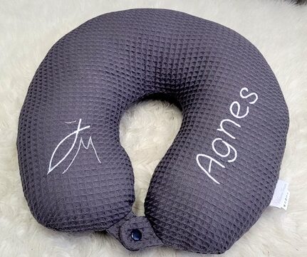 Reisekissen personalisiert mit Druckknopf